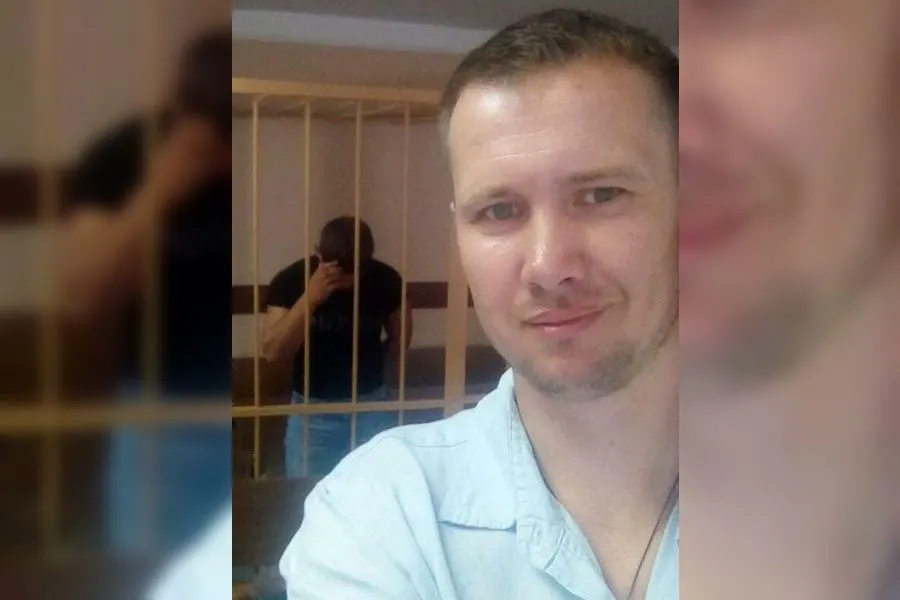 Руслан Вахапов: Меня уже два часа удерживают на улице
