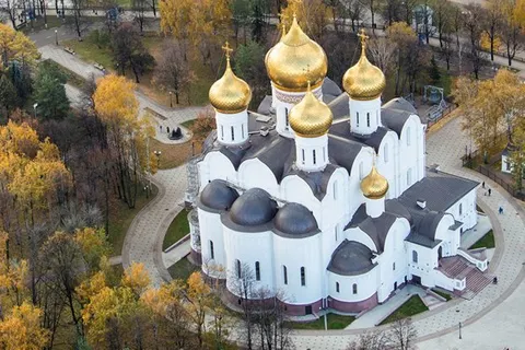 Над Ярославской областью начались полеты двухместного итальянского самолета