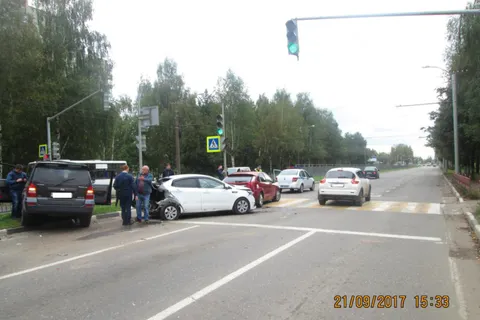 В Ярославле произошло ДТП с четырьмя машинами и четырьмя пострадавшими