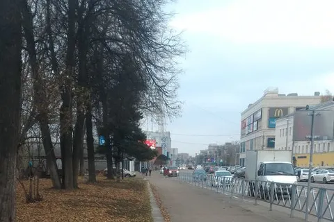 В Ярославле продолжают ремонт сквера, где работы «завершены»