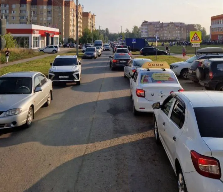 В Брагино перестроили режим работы светофоров у новой школы