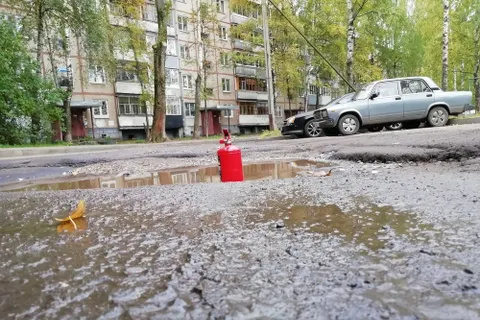 В Ярославле ямы на дорогах измеряют «огнетушителем Сашей»