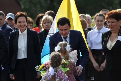 Дмитрий Миронов провел День знаний в школе и университете