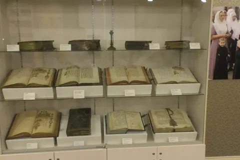В ИКК «Вятское» открылась выставка старообрядческих книг и икон