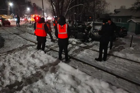 В Ярославле товарный поезд протаранил «Ниссан»