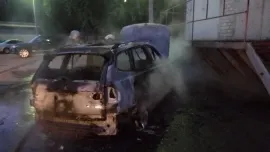 В центре Ярославля сгорел дорогой автомобиль