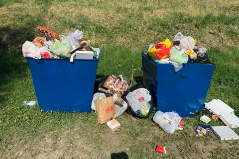 Ярославцы просят чаще вывозить мусор с Тверицкого пляжа