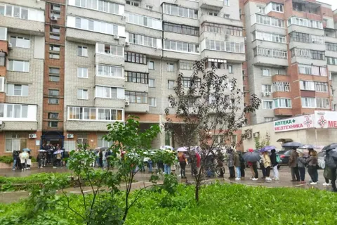 В Ярославле выстроилась гигантская очередь за школьными проездными