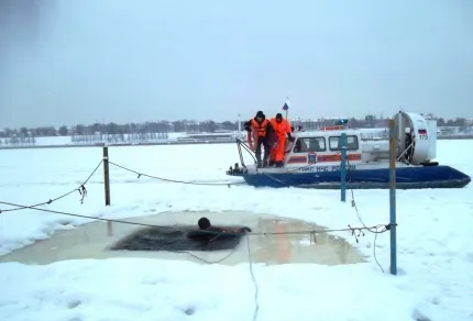 Спасатели ярославского МЧС на ученьях спасли утопающих