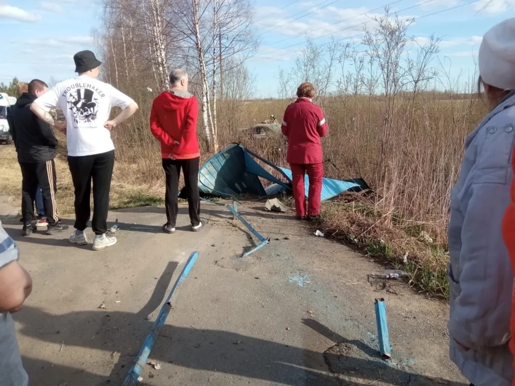 В Ярославской области «Ауди» смяла автобусную остановку