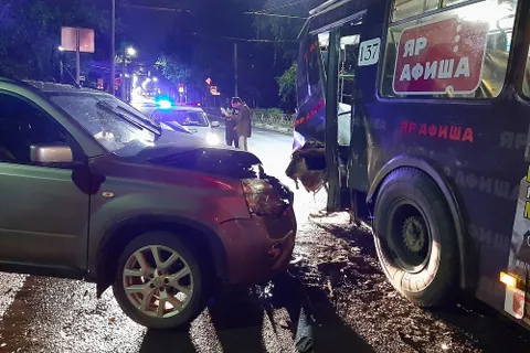 В Ярославле иномарка влетела в троллейбус