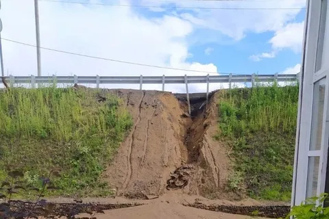 В Ярославской области размывает «губернаторский» мост