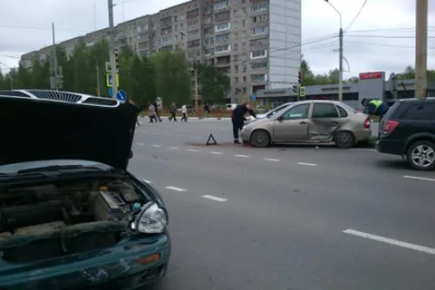 На Московском проспекте в Ярославле столкнулись «Лада» и «Дэу»