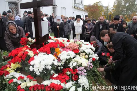 В Ярославле простились с семьей погибшего в ДТП священника