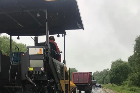 В Ярославской области дожди: началась укладка асфальта