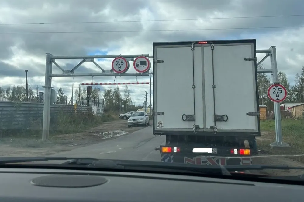 В Ивняках изменили схему проезда скорых из-за нового ограничителя