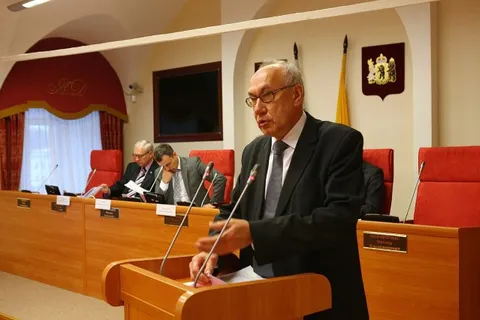 Александр Князьков: «В 2015 году расходы на содержание подразделений Правительства региона будут сокращены»