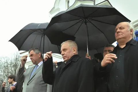 В Ярославль прибыл благодатный огонь. Фоторепортаж