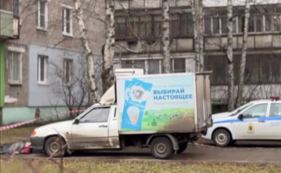 В Ярославле ехавший задний ходом автомобиль насмерть сбил пенсионерку