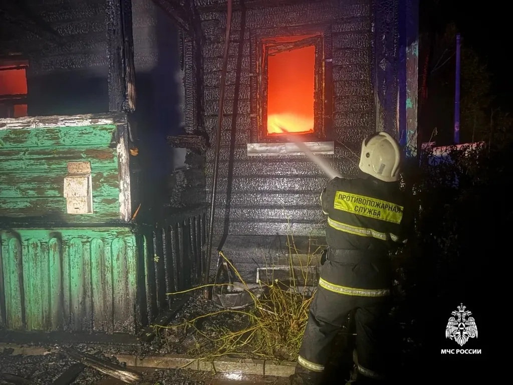 В Ярославской области при пожаре погиб мужчина и пострадала пенсионерка
