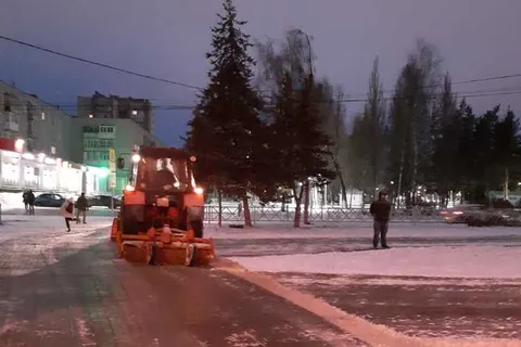 «Город в снежной каше»: в Ярославль пришел день жестянщика