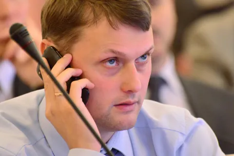 Заместители мэра Ярославля пришли на заседание муниципалитета в красивых костюмах и красивых галстуках. Фото