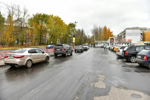 Ярославцы просят назвать благодетеля, финансирующего ремонт проездов