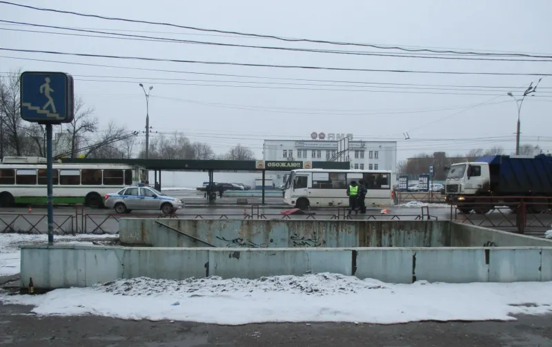 В Ярославле мусоровоз насмерть сбил женщину