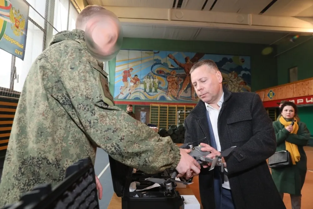 Ярославский губернатор передал мобилизованным дополнительное снаряжение