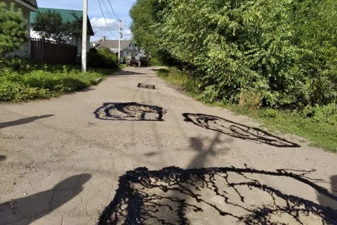 Глава Переславля показал фото ямочного ремонта дорог – жители в шоке