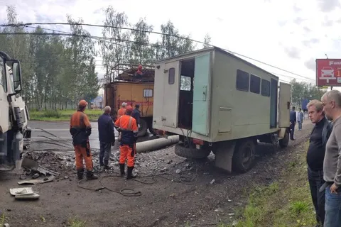 В Ярославле фура снесла столб: маршруты троллейбусов изменены