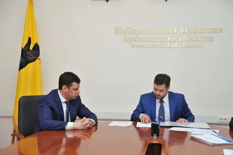 Дмитрий Миронов  сдал документы на регистрацию в облизбирком