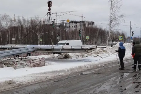 После новогодних каникул в Ярославле демонтировали десять рекламных конструкций