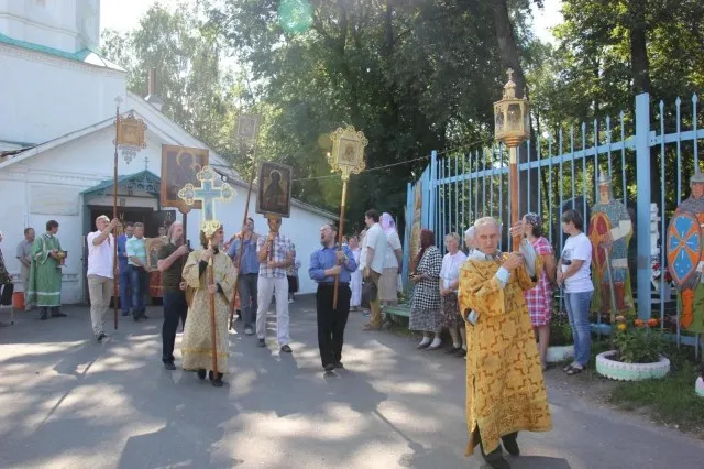 На Туговой горе в Ярославле прошел ежегодный крестный ход