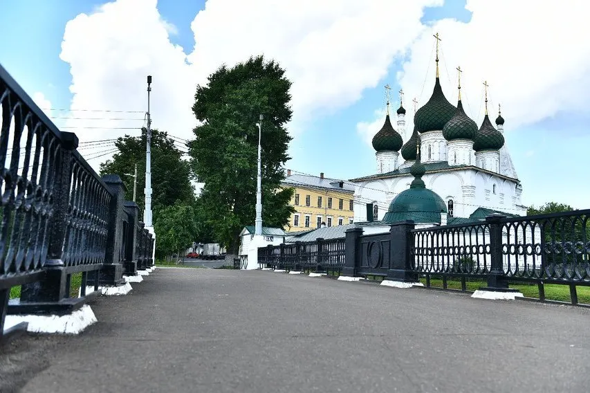 В центре Ярославля начался ремонт пешеходного моста