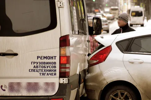 В Ярославле из-за обледеневших дорог «бьются» маршрутки