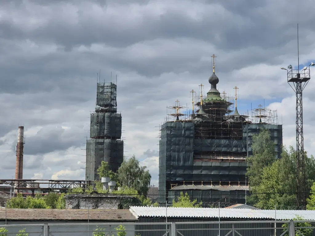 В Ярославле начали ремонт куполов храма с тысячной купюры