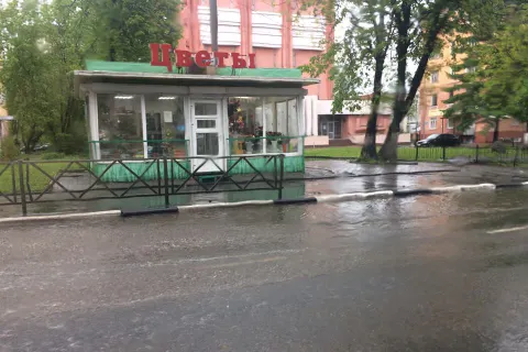 Центральные улицы Ярославля уходят под воду