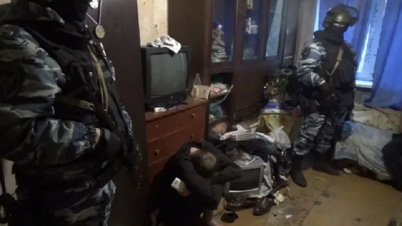 В Ярославле отобрали шестилетнего мальчика у пьяных родителей в наркопритоне