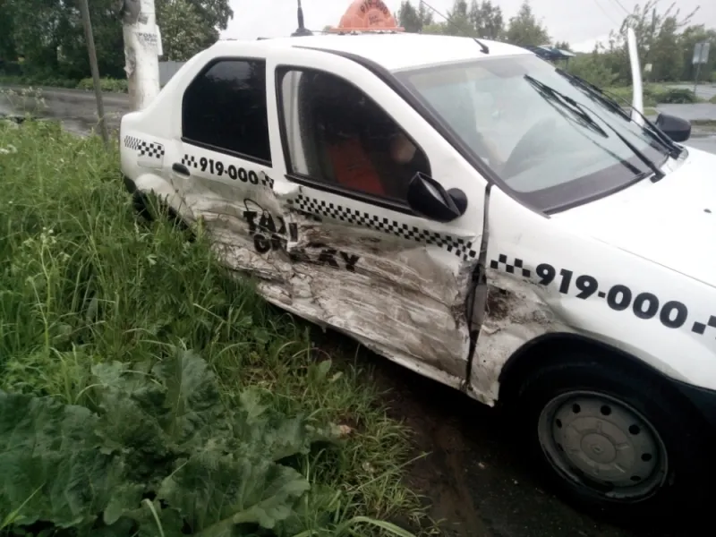 В Рыбинске в ДТП попало такси