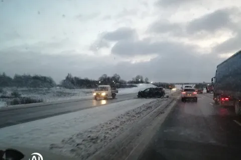 В Ярославской области начался вечер жестянщика: в ДТП есть пострадавшие