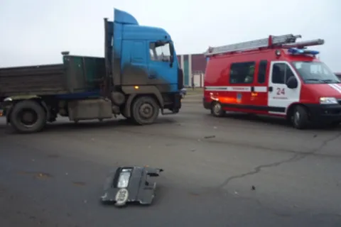 В Ярославле грузовики столкнулись с легковушками