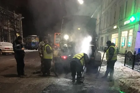 В Ярославле заделали знаменитую яму на улице Комсомольской