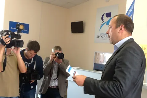 Илья Осипов купил билеты на самолет Ярославль-Симферополь