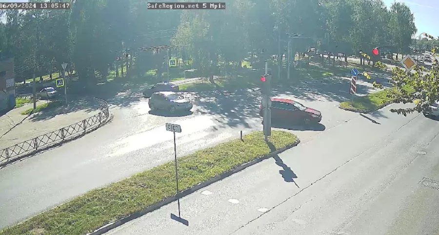 В Ярославле легковушка сбила коляску с ребенком