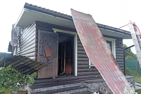 Дом в Ярославской области сгорел из-за удара молнии