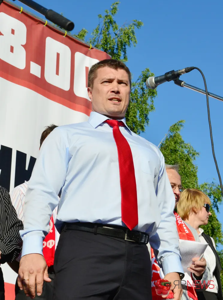 Депутат муниципалитета Ярославля Дмитрий Кузьмин  вернулся с отдыха домой в тяжелое для партии «Гражданская платформа» время 