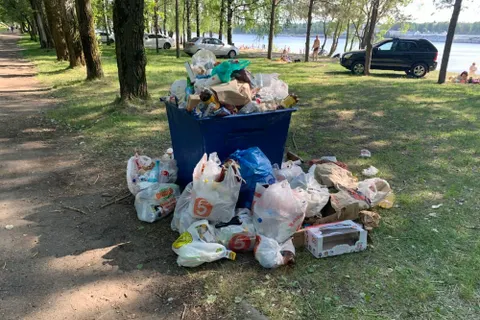 Ярославцы просят чаще вывозить мусор с Тверицкого пляжа
