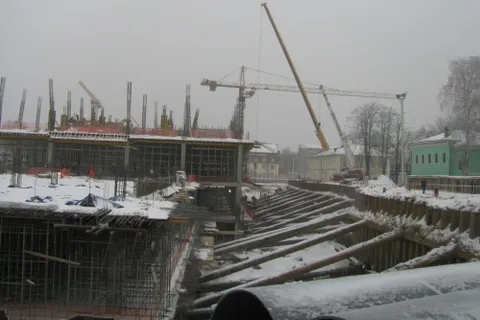 Строительные площадки  наступают на Бутусовский парк в центре Ярославля
