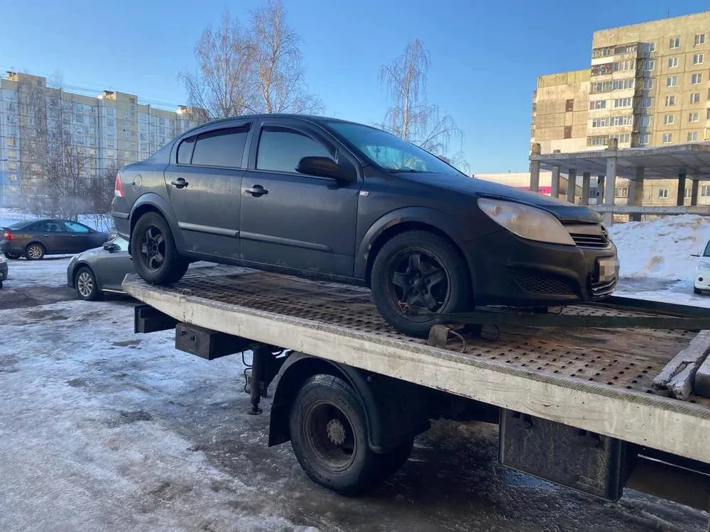 У владелицы магазина косметики в Ярославле арестовали машину